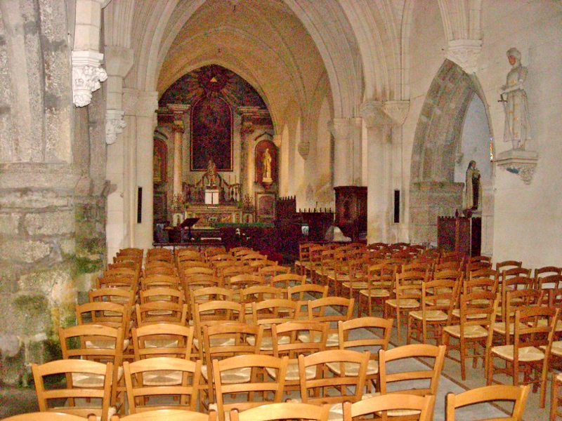 De nouvelles chaises pour la nef de l’église
