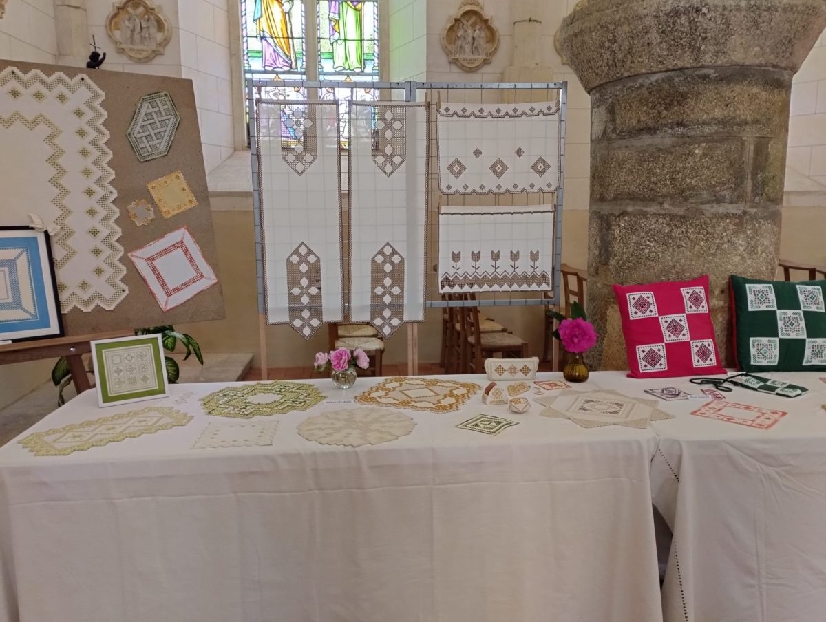 Exposition de broderie hardanger.
